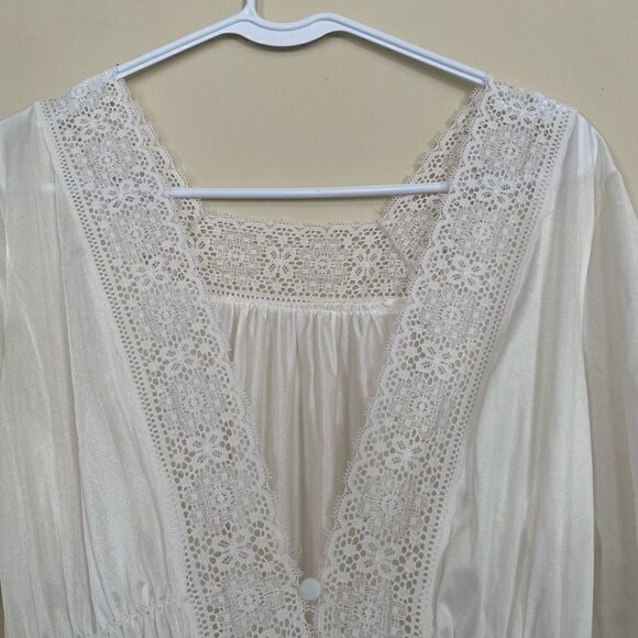Aristocraft by Superior Vintage Robe Cottage White Lace Trim Large Fits Small - Picture 7 of 14